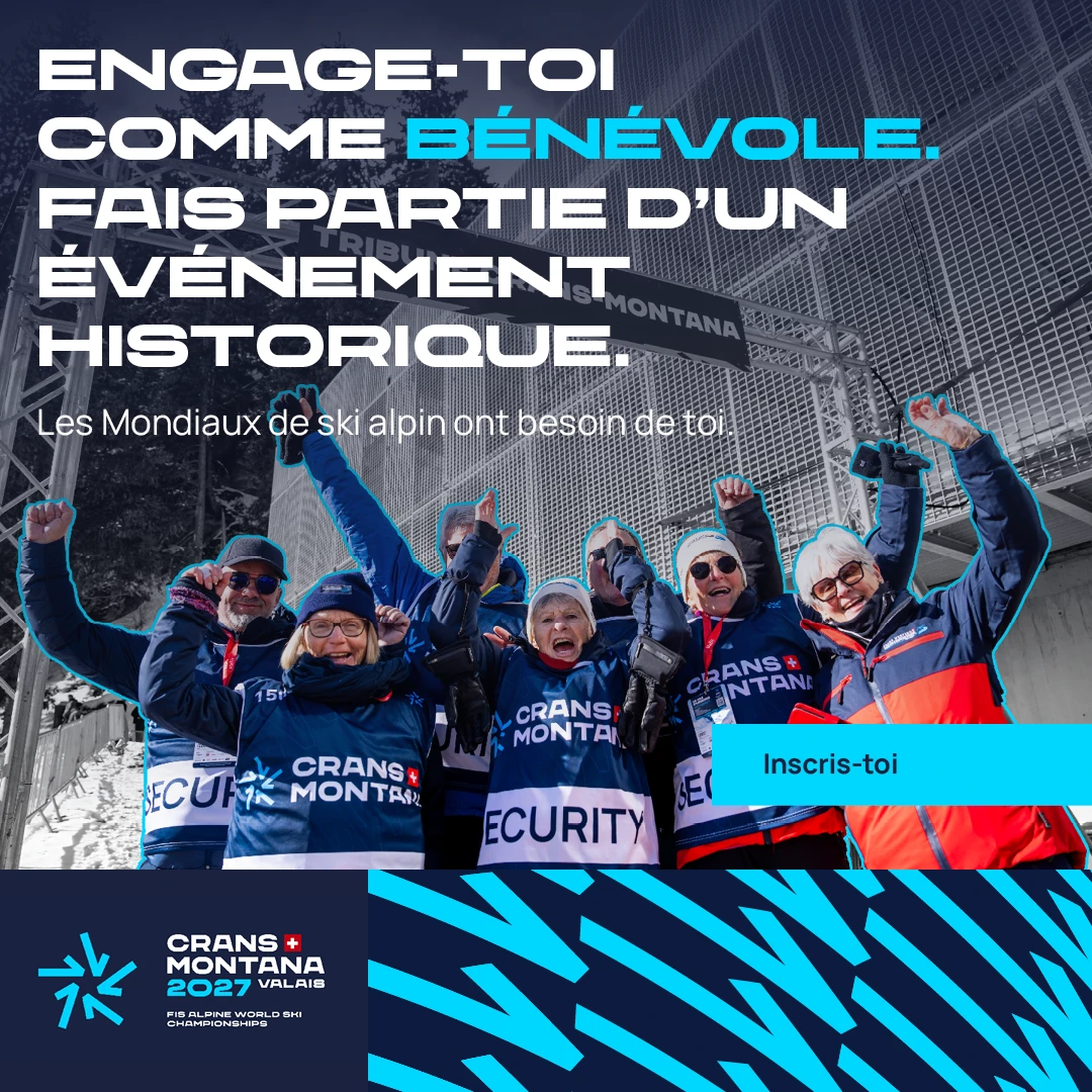 Visuel Team27 avec un groupe de bénévoles levant les bras